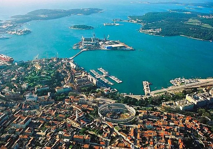 Adriatic شقة بولا
